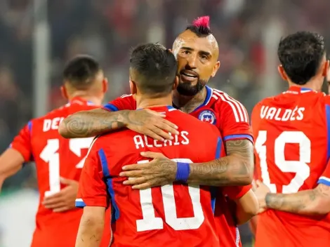 Vidal y Alexis estallan por el estado de la cancha del Monumental