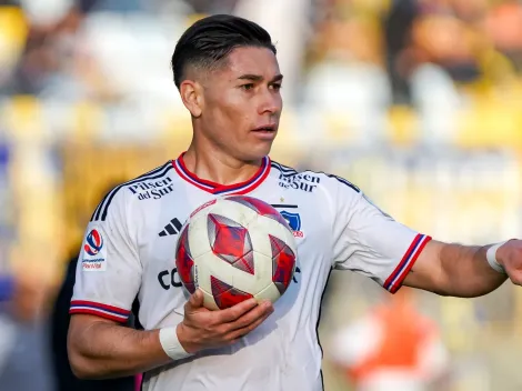 El notable gesto de Óscar Opazo con el escudo de Colo Colo en el Superclásico