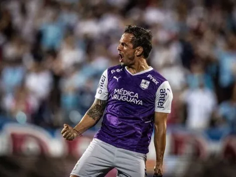 Octavio Rivero la rompe en Uruguay y pelea por el título de goleador