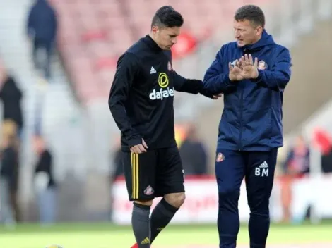 Bryan Oviedo volvió a Sunderland mientras define su destino