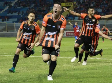 Este horrendo gol definió el clásico en el Cuscatlán