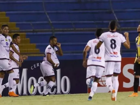 Armando Polo se mandó este golazo y Tauro avanzó