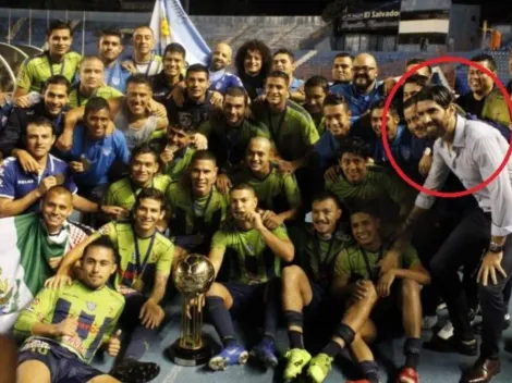 ‘Loco’ Abreu gritó “campeón” en El Salvador como DT y jugador