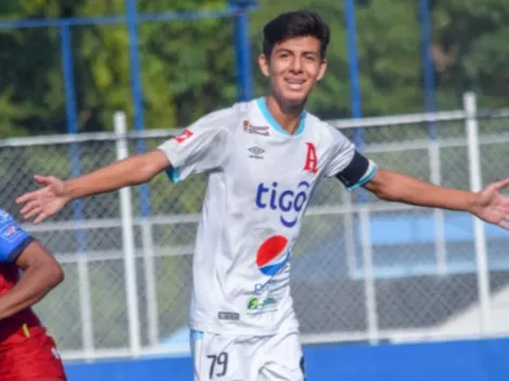 Futbolista salvadoreño viaja a incorporarse al Monterrey de México