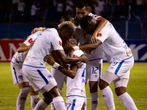 Pedro Troglio le pide a sus futbolistas que no hagan el amor