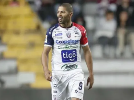 ¡Álvaro Saborío seguirá jugando al fútbol!