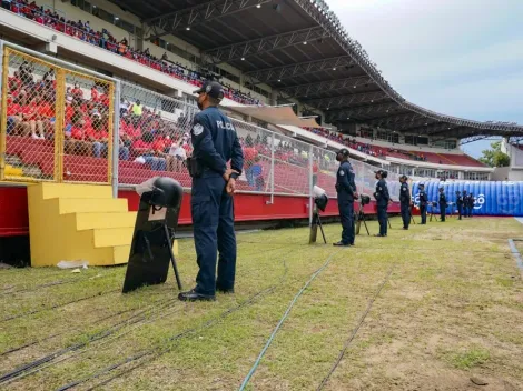 Panamá es advertido por la FIFA con futuras sanciones por invasión al campo