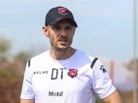 Alajuelense anuncia la salida del técnico Albert Rudé