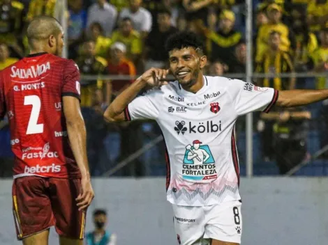 Alajuelense goleó al Real España y pone pie y medio en la final de Liga Concacaf