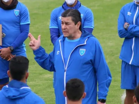 Luis Fernando Tena emocionado con el himno de Guatemala