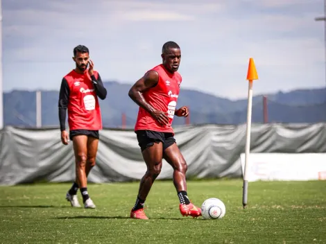 Joel Campbell avisa en su primera entrenamiento con la Liga Deportiva Alajuelense