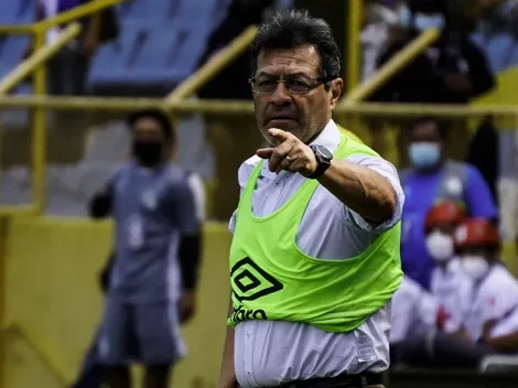 "No puedo ser su niñero": La dura frase de Hugo Pérez a los jugadores de El Salvador