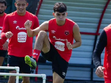 Leo Menjívar recibe una gran noticia en la Liga Deportiva Alajuelense