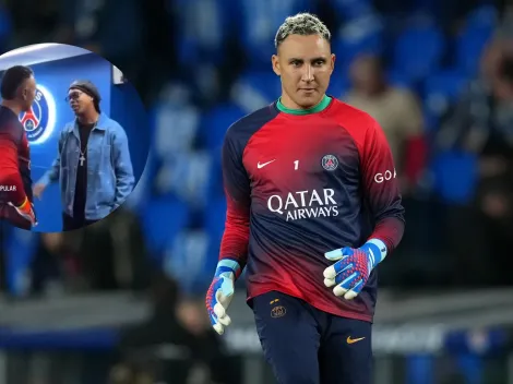 El gran saludo entre Keylor Navas y Ronaldinho previo al juego de PSG vs. Barcelona (VIDEO)