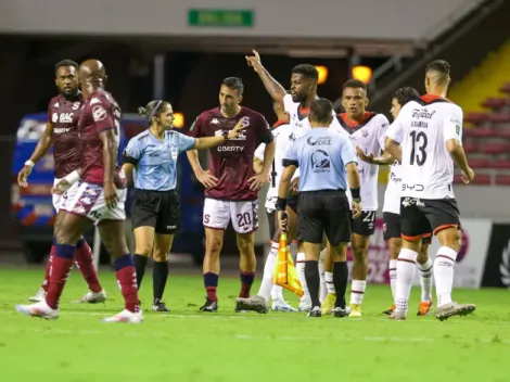 Desborde: desde Alajuelense apuntan a Mariano Torres y piden una fuerte sanción