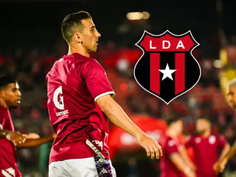 Ídolo de Alajuelense sale al cruce por Mariano Torres