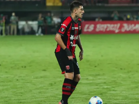 Canhoto preocupa a Alajuelense mientras se divierte lejos del equipo