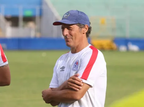 Pedro Troglio se fue de manera inesperada de Olimpia