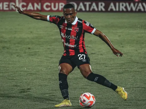 “No ha sido difícil”: Ian Lawrence le responde a la afición de Alajuelense de la manera menos pensada