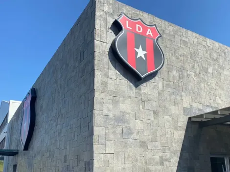 Alajuelense toma una drástica medida en busca de fichajes