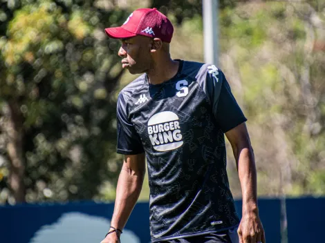 Wanchope saca la escoba y les muestra la salida a siete jugadores