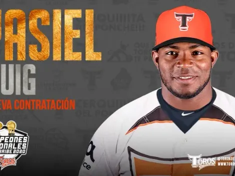 Yasiel Puig firma con los Toros del Este de la Liga Dominicana de Beisbol 