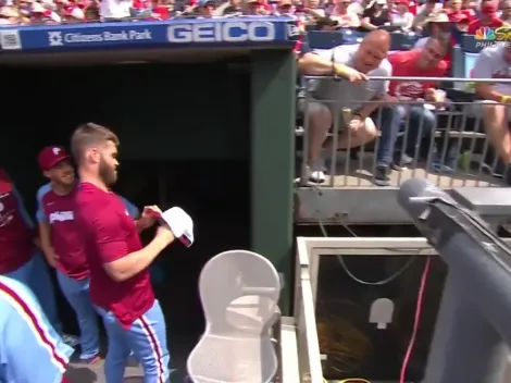 Video: Bryce Harper intercambió gorra con un aficionado 