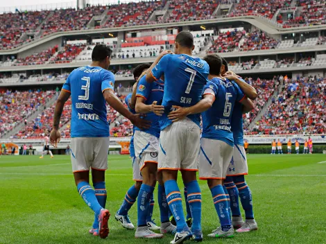 Los jugadores de Cruz Azul reaccionan, tras la victoria ante Chivas 