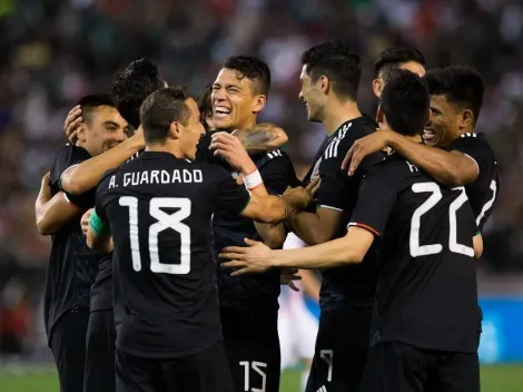 Video - Primerizos en el Tri reciben su novatada   