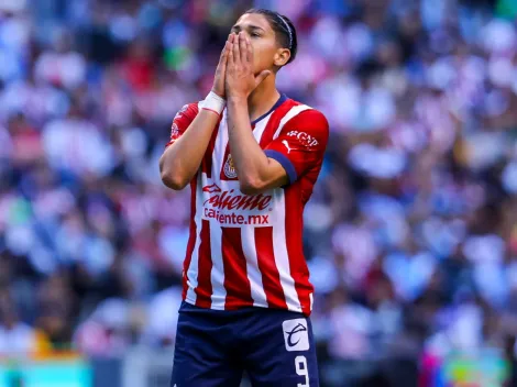 ¡Se desmantelan! Estrella de Chivas da pistas de su salida del Rebaño