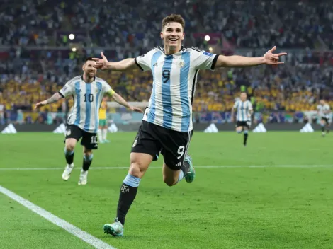 Portero argentino ayudó al gol de Julián Álvarez