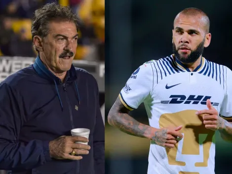 La Volpe revienta a Pumas por el fichaje de Dani Alves