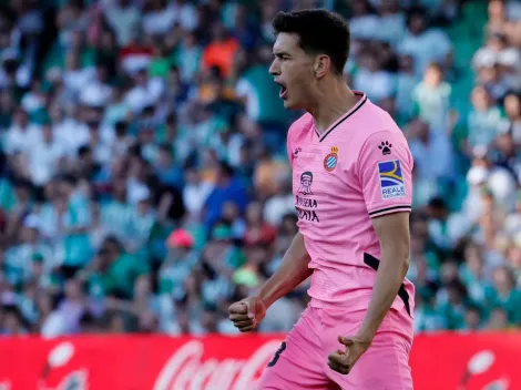 ¡CHA...LE! César Montes lució algo triste tras su golazo de chilena | VIDEO