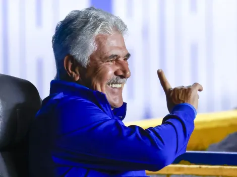 Tuca Ferretti SE OLVIDA de Cruz Azul y protagoniza GRAN momento | VIDEO