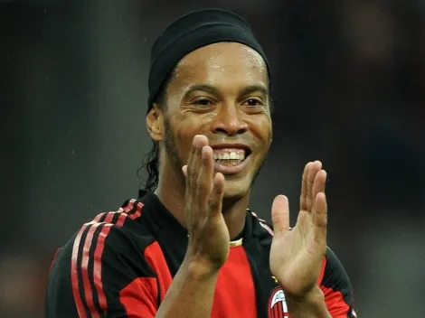 La curiosa foto de Ronaldinho con un hincha de River