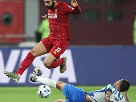 La patada de Vangioni a Mohamed Salah que es furor en las redes