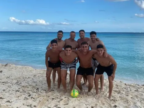 Julián, de vacaciones con un ex River al que goleó hace poco