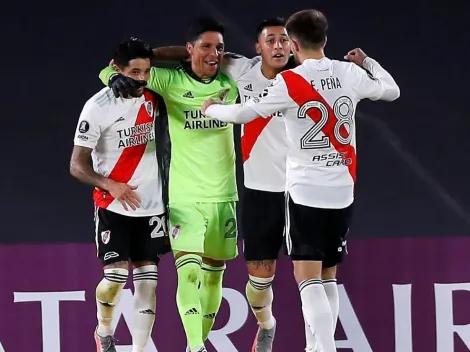 Los aplausos del plantel para Enzo Pérez