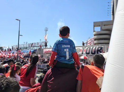 Multitudinario banderazo de los hinchas de River en la previa del superclásico