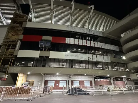 Avanzan las obras en el Monumental: más colocación de placas rojas y blancas