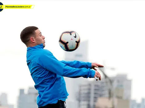Apareció un cartel para Nández en el club