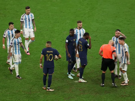 Perjudicaron a Argentina: hubo mano en la jugada previa al penal para Francia que derivó en el 3-3 