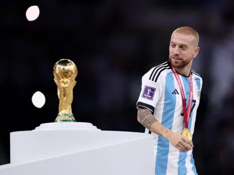 Festejo de Primera: el vaso que utilizó el “Papu” Gómez para brindar con la gente durante la caravana del campeón