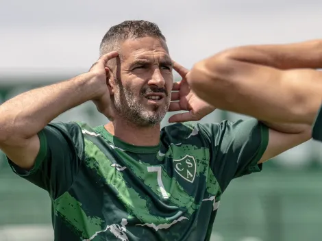 Hubo foto: Lisandro López cambió camiseta con una figura de Boca tras el partido en Sarmiento