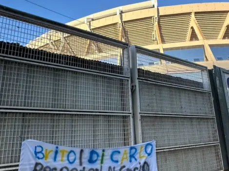 Escándalo en River: apareció una bandera con los colores de Boca en el Monumental