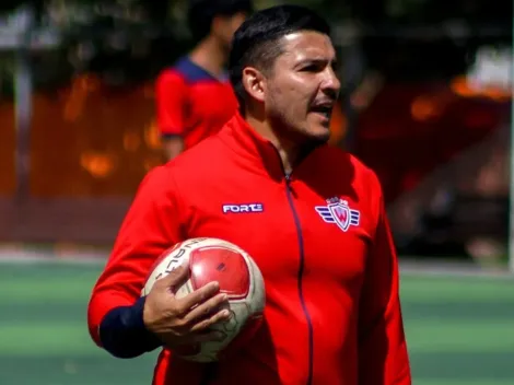 Jugó en Boca, jugaba en el mismo lugar que Riquelme y ahora es DT en Bolivia