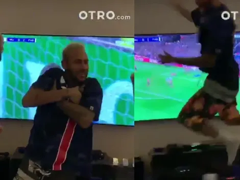 Neymar imitó a Mbappé y saltó en una pata