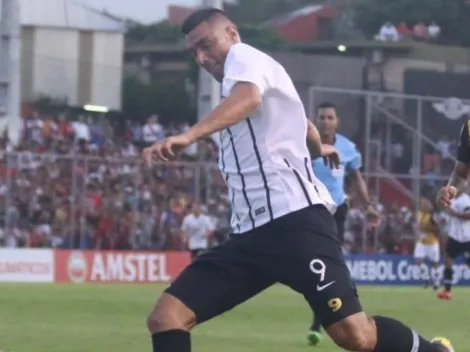 Golazo nivel Dios: Cardozo mandó misil desde media cancha