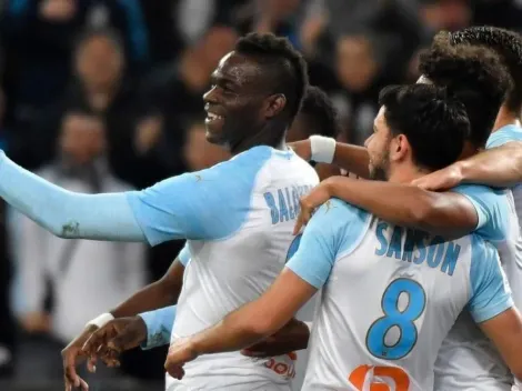 Balotelli hace un golazo y celebra con una selfie