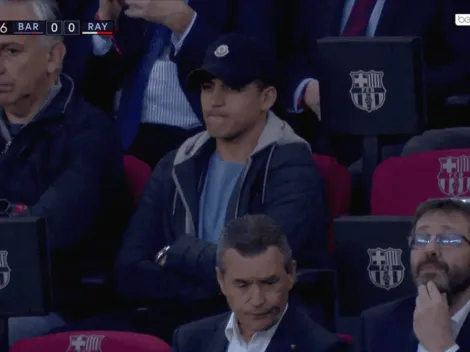 Visita de lujo: Alexis llegó al Camp Nou para ver al Barça y al Rey Arturo